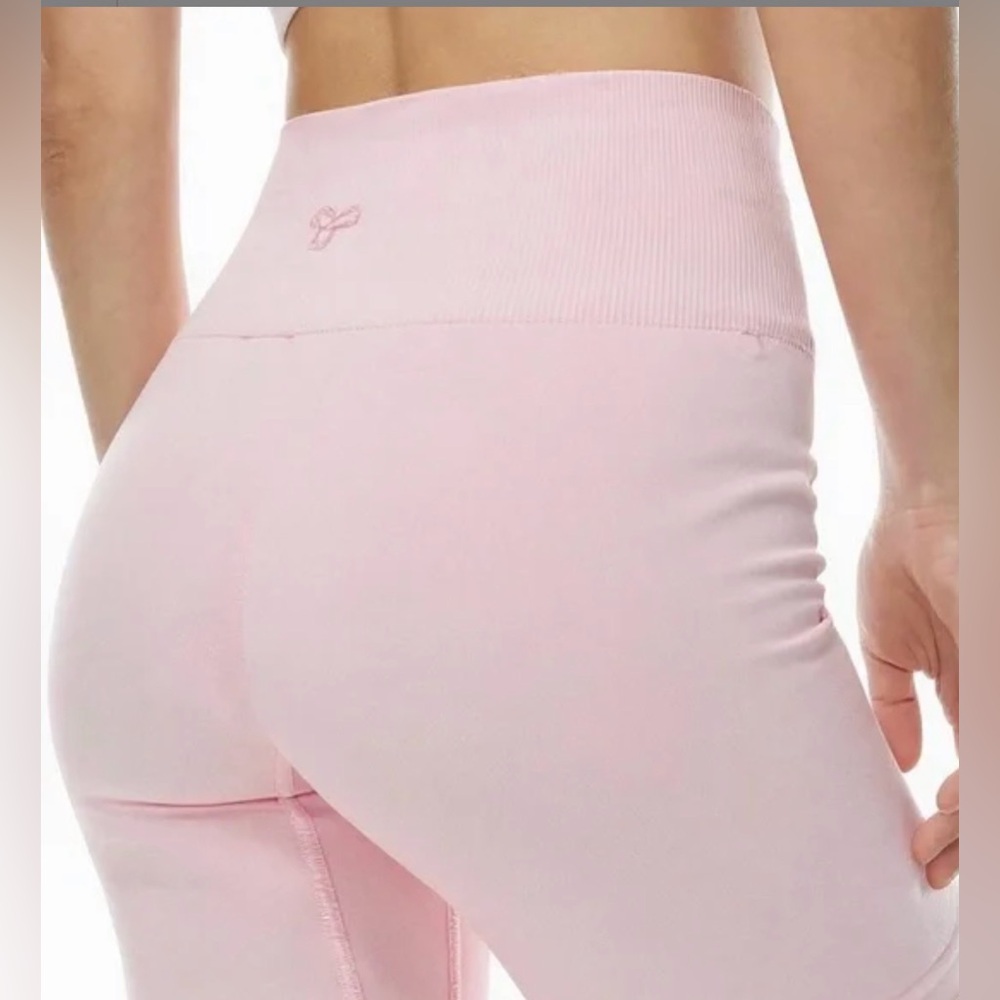 Aritzia TNA High-waisted, seamless ribbed bike shorts 7" in Primrose Pink